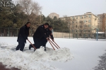 后勤集团全力做好校园扫雪除冰工作 - 人民大学