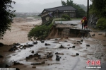 至当地时间8日，暴雨已造成16人死亡，此外仍有10多人下落不明。 - News.Cntv.Cn