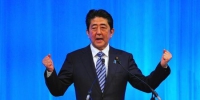 日本自民党第84届大会3月5日在东京举行，正式决定将其党章中原先规定的“最多2届6年”的总裁任期，改为“最多3届9年”。藉此，现任日本首相安倍晋三，得以在明年秋季其任期届满后，连续第三次参选自民党总裁，从而打开其孜孜以求的长期执政之门。 <a target='_blank' href='http://www.chinanews.com/'width= - News.Cntv.Cn