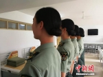 【网络媒体国防行】探秘三军仪仗队女兵生活日常 - News.Cntv.Cn