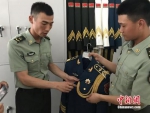 【网络媒体国防行】一天湿透四套衣服 向三军仪仗队官兵致敬！ - News.Cntv.Cn