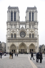 外媒:巴黎圣母院破损严重达临界点 整修费要12亿 - News.Cntv.Cn