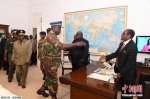 11月19日，津巴布韦总统穆加贝与军方谈判。 - News.Cntv.Cn