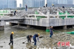 三亚市制定25项环境整改清单：海上餐厅项目正在拆除 - News.Cntv.Cn