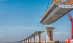 港珠澳大桥主体工程全线贯通：可抗7级地震 寿命120年 - News.Cntv.Cn