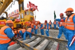 中国在建最长重载铁路全线铺轨 途经7省区(图) - News.Cntv.Cn