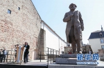 中国赠送马克思雕像在德国特里尔揭幕 - News.Cntv.Cn